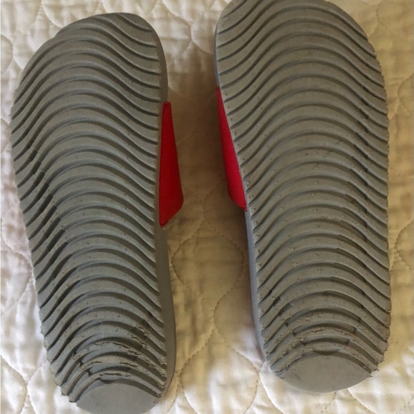 Nike kids slide sandals size 3Y red great condition - Picture 2 of 3